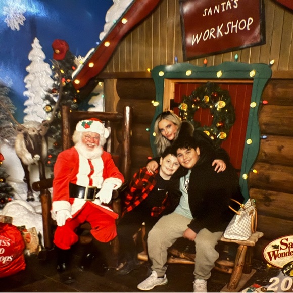 Meet your Posher, Vanessa - Picture 1 of 3